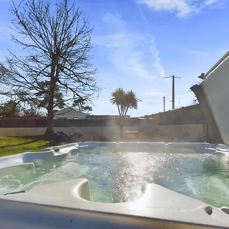 Maison Avec Jardin Et Jacuzzi Pour 8 Personnes بيت للعطل