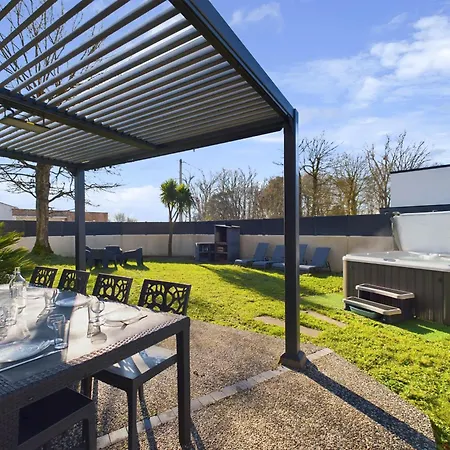 Maison Avec Jardin Et Jacuzzi Pour 8 Personnes بيت للعطل سا يْليرْ دو ري